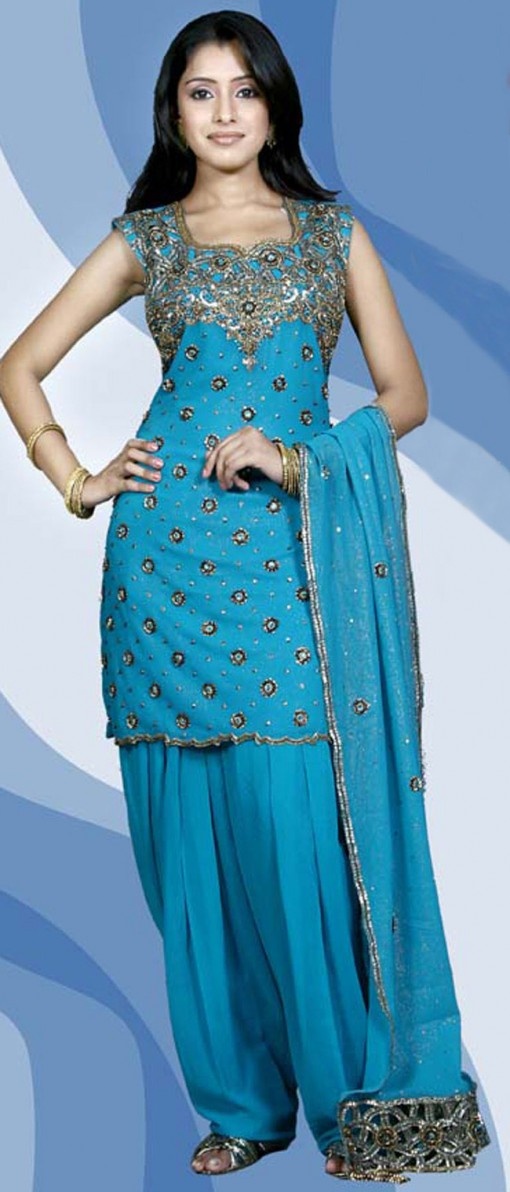 Latest Fashion of Designer Punjabi Dresses & Patiala Salwar Kameez Suits for Women@stylesgap (18)