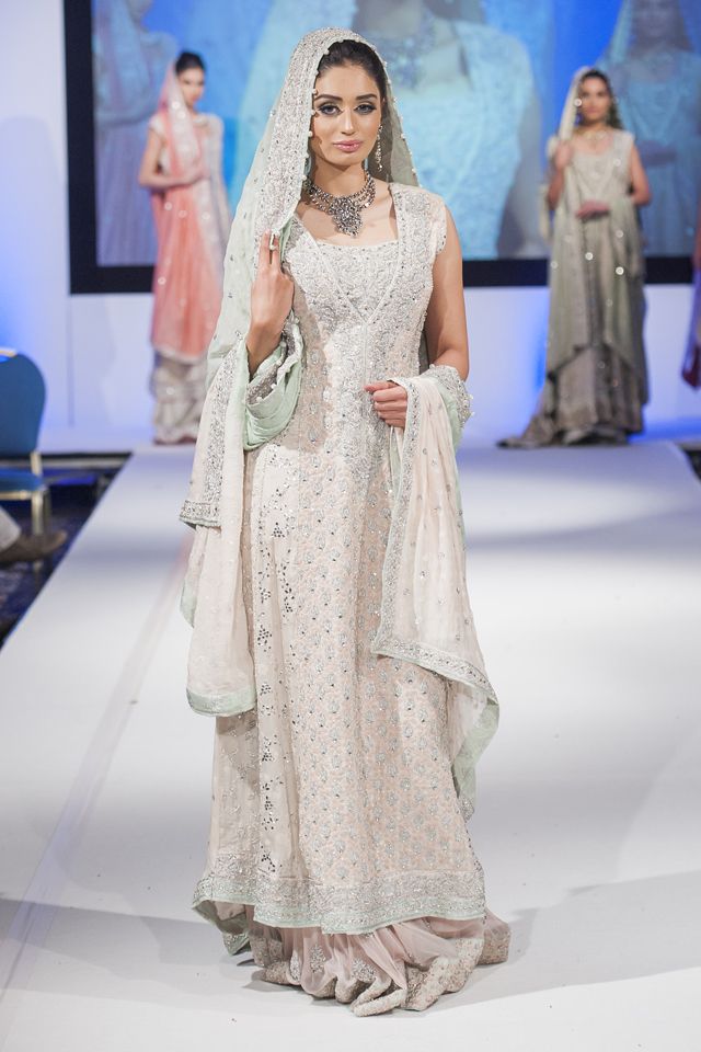 Latest Pakistani & Indian Best Wedding Dresses and Bridal Gowns for Women (1)