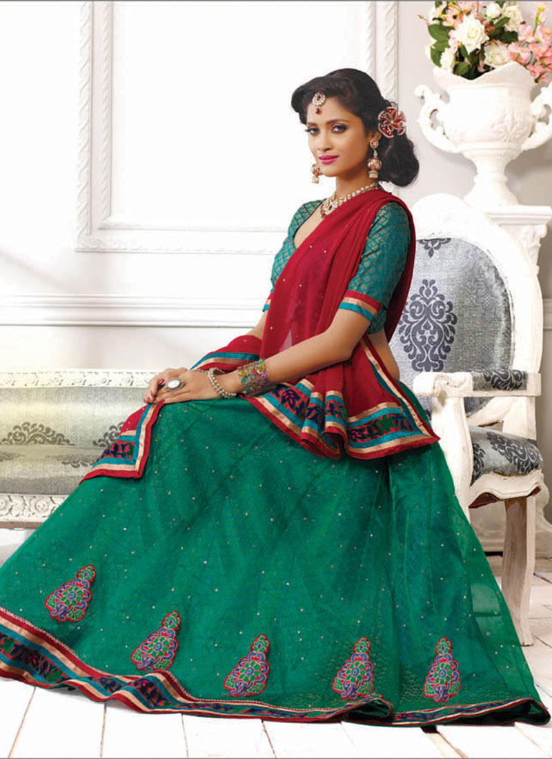 Diwali-Special-Indian-Formal-dresses-for-Women (33)