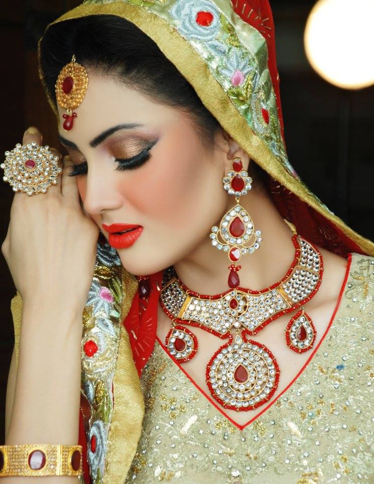 Latest Best Pakistani Bridal Makeup Ideas & Tips (3)