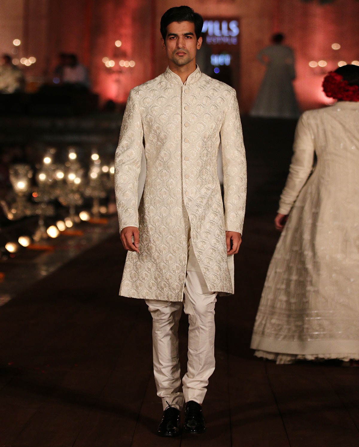 inidan-designer-sherwanis-rohit-bal-2