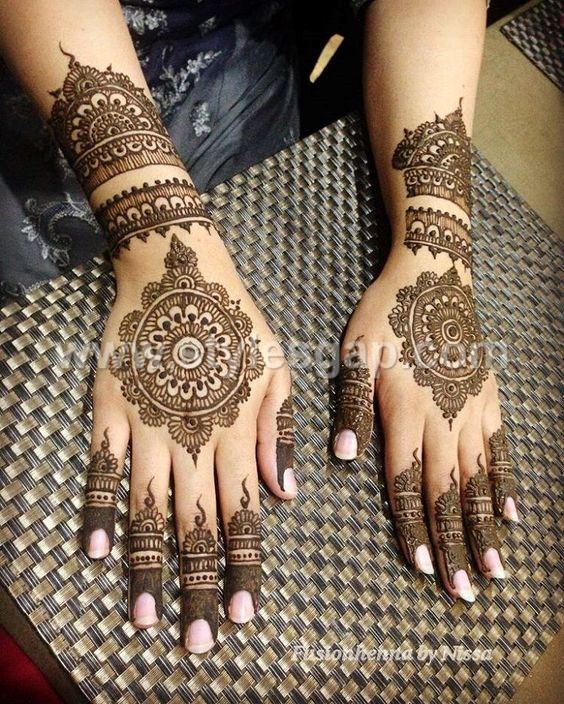 Peacock Round Tikki Mehndi Designs Latest Collection (16)