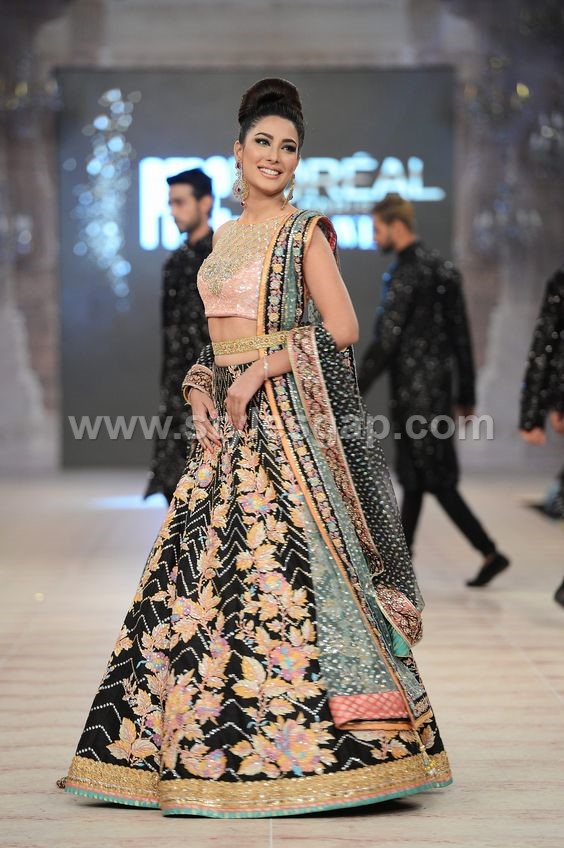 pakistani designer lehenga online