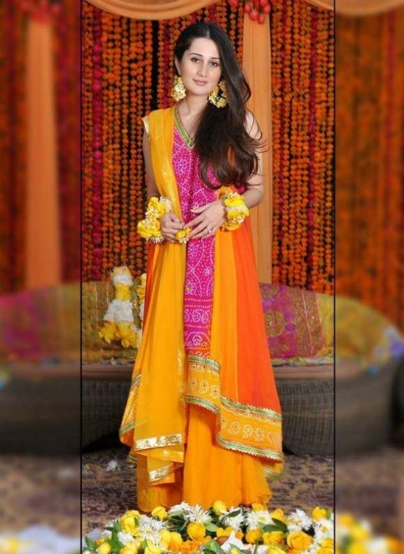 Trends of Mehndi Ghagra Choli Dresses & Frocks Collection 2016-2017 (16)
