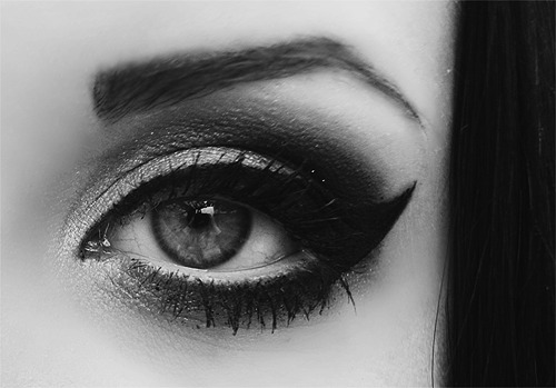 Black Smokey Eyes Makeup Tutorial Step by Step (1)