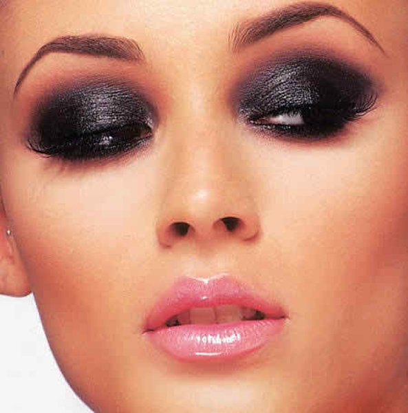 Black Smokey Eyes Makeup Tutorial Step by Step (1)