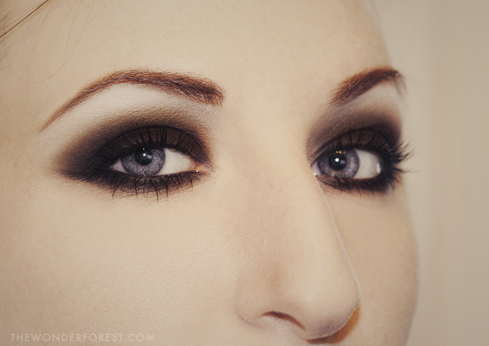 Black Smokey Eyes Makeup Tutorial Step by Step (18)