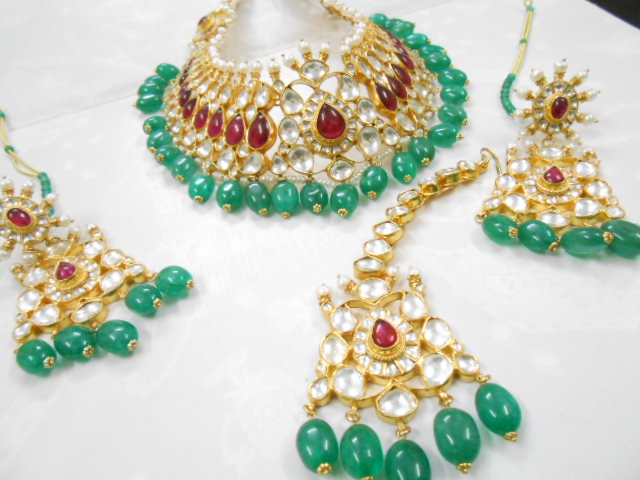 Kundan Jewelery Latest Designs & Trends for Asian Women 2016-2017 (5)