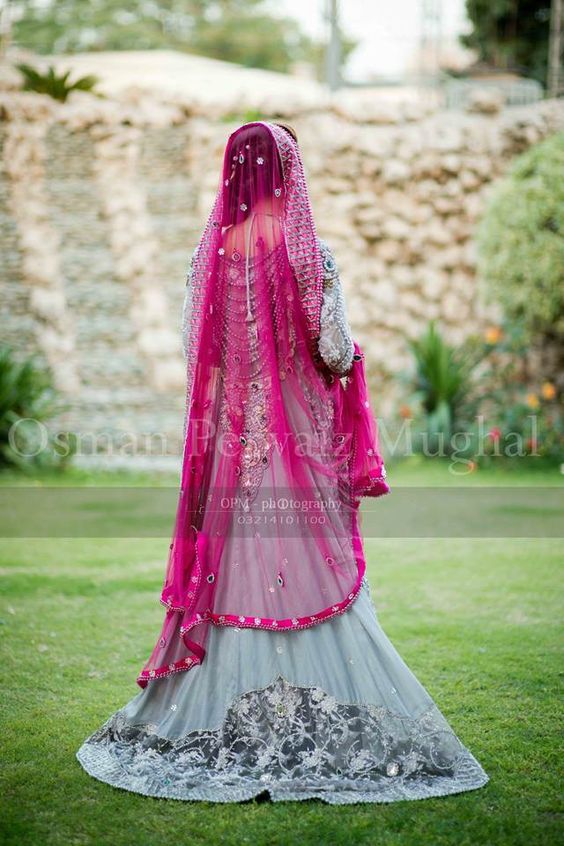 Latest Wedding Maxis Long Tale Dresses Designs Collection 2016-2017 (3)