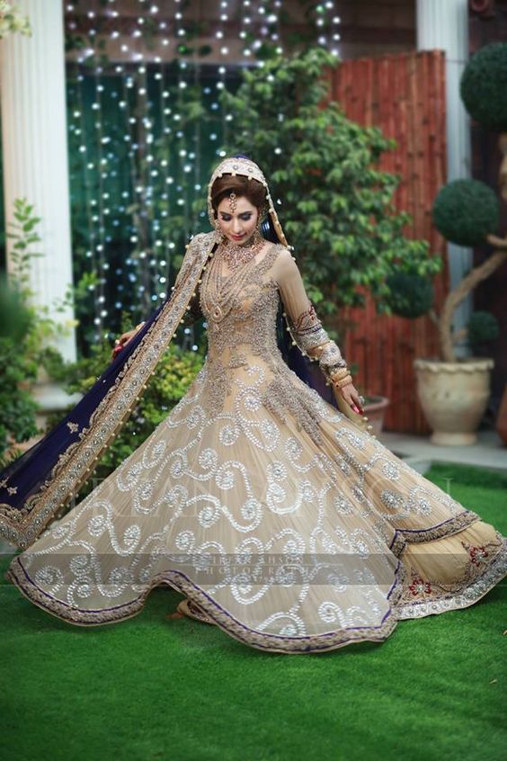 Latest Wedding Maxis Long Tale Dresses Designs Collection 2016-2017 (51)