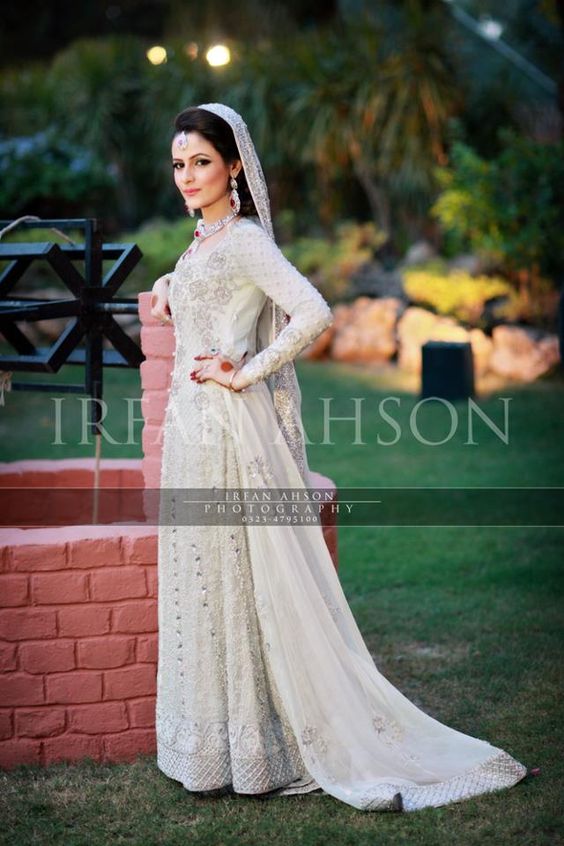 Latest Wedding Maxis Long Tale Dresses Designs Collection 2016-2017 (58)