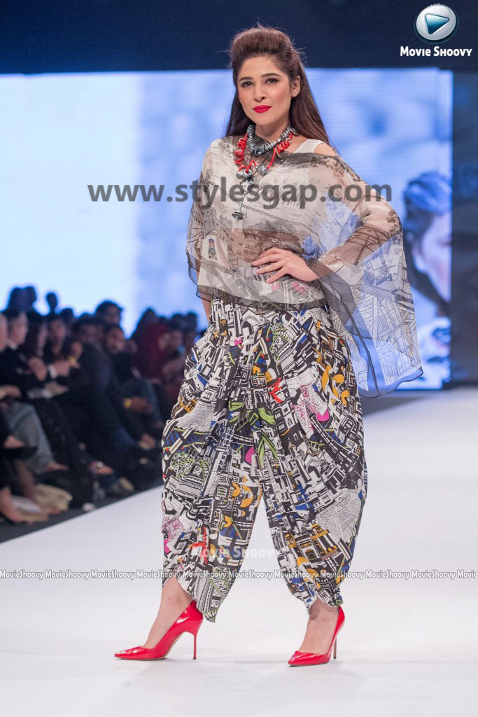 AYESHA OMER- Showstopper in fashion week Pakistan 2016-2017  (3)