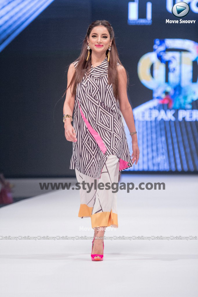 SARWAT GILLANI AND SIKANDAR RIZVI- Showstopper in fashion week Pakistan 2016-2017 (1)