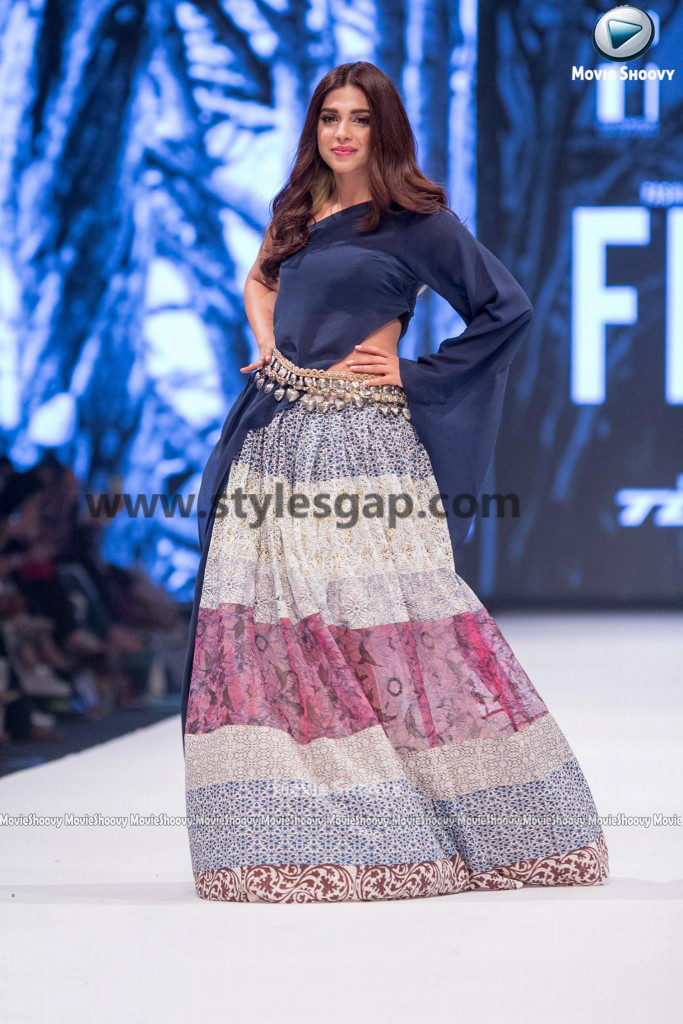 SONIYA HUSAIN- Showstopper in fashion week Pakistan 2016-2017 (2)
