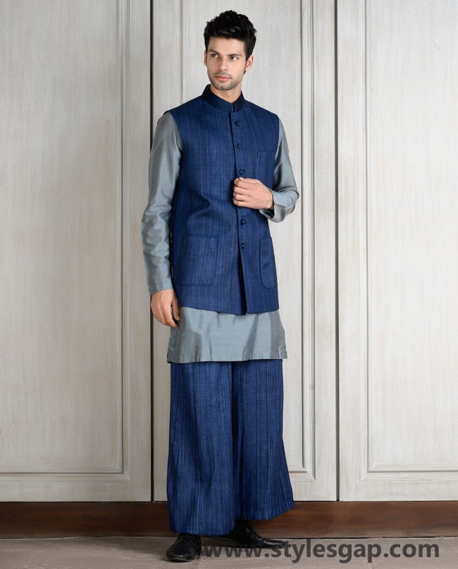 Manish Malhotra Wedding Sherwanis & Party Suits for Men 2016-2017 Collection (24)