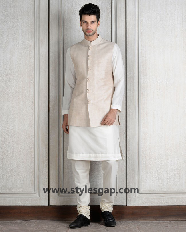 Manish Malhotra Wedding Sherwanis & Party Suits for Men 2016-2017 Collection (36)