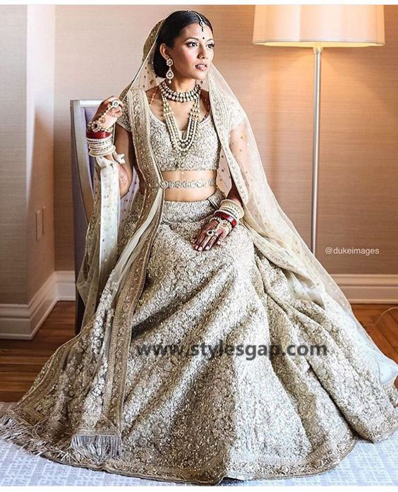 Sabyasachi Mukherjee Latest Wedding Dresses 2016-2017 Collection. Lehengas, Sarees (5)