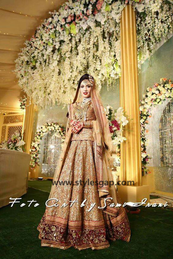 Sabyasachi Mukherjee Latest Wedding Dresses 2016-2017 Collection. Lehengas, Sarees (6)