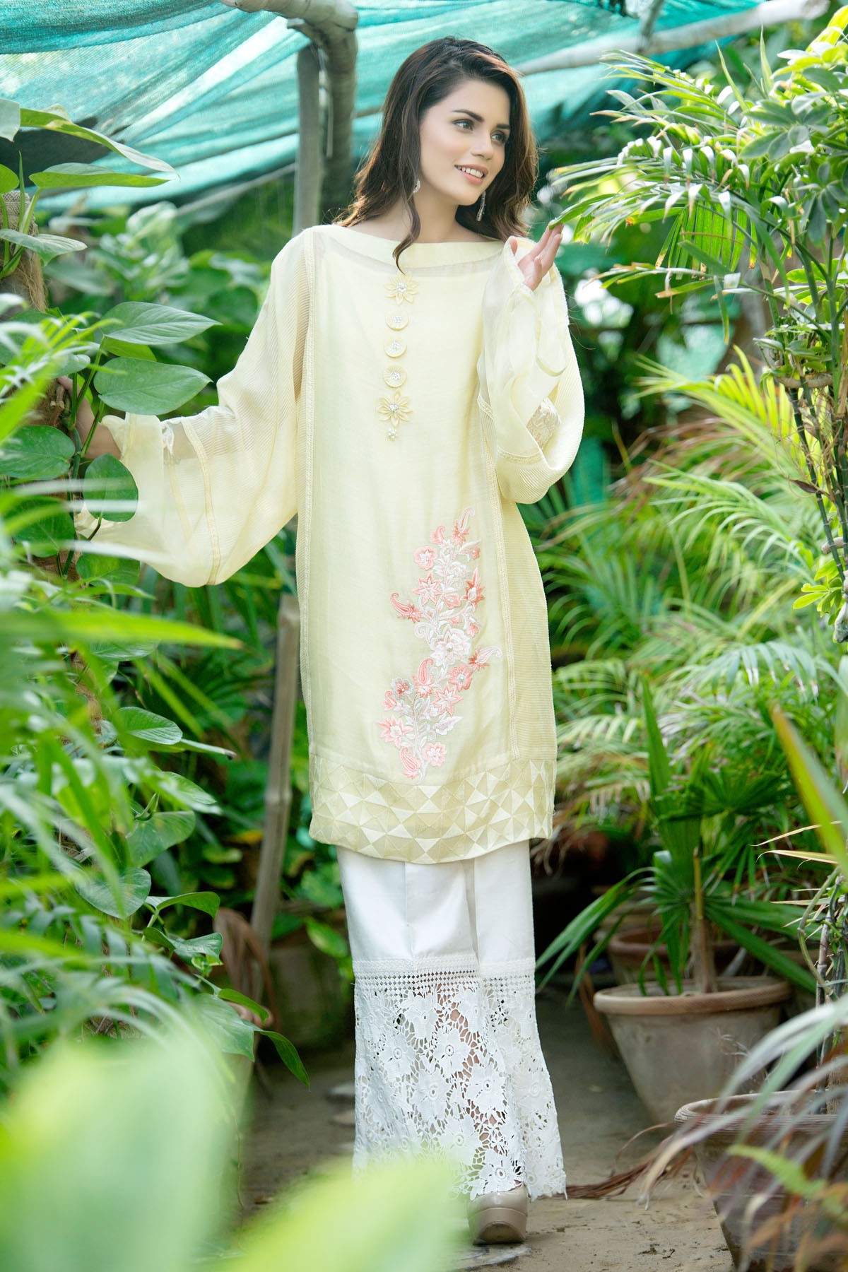sobia-nazir-latest-pakistani-dresses-styles-pairing-bell-bottom-pants