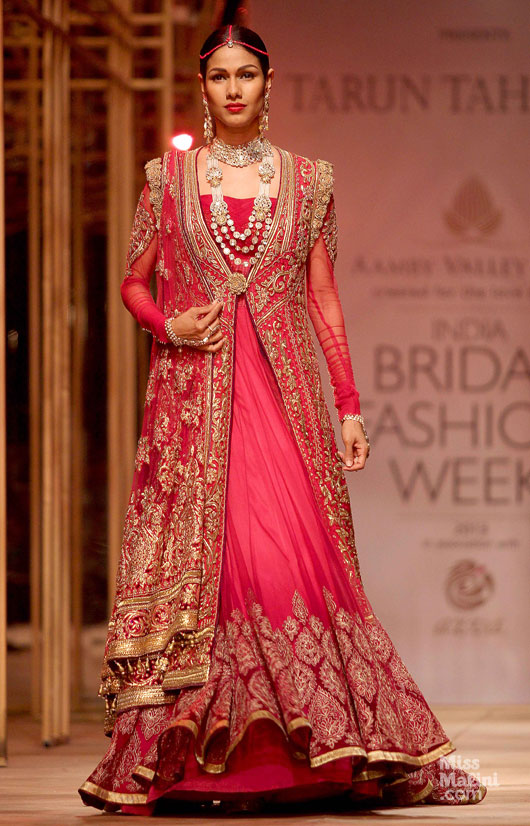 Tarun-Tahiliani-Top 10 Popular & Best Indian Bridal Dresses Designers- Hit List (4)