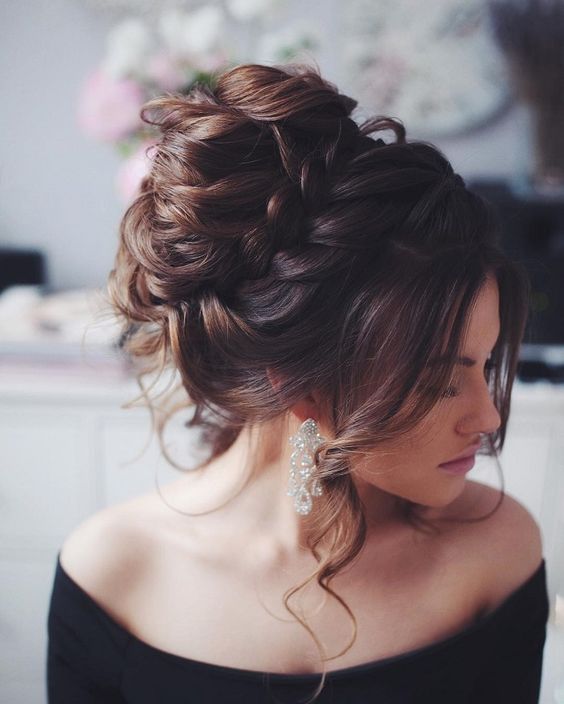 15 Easy Ways to include Gajra in your Hairstyle this Wedding Season |  WeddingBazaar