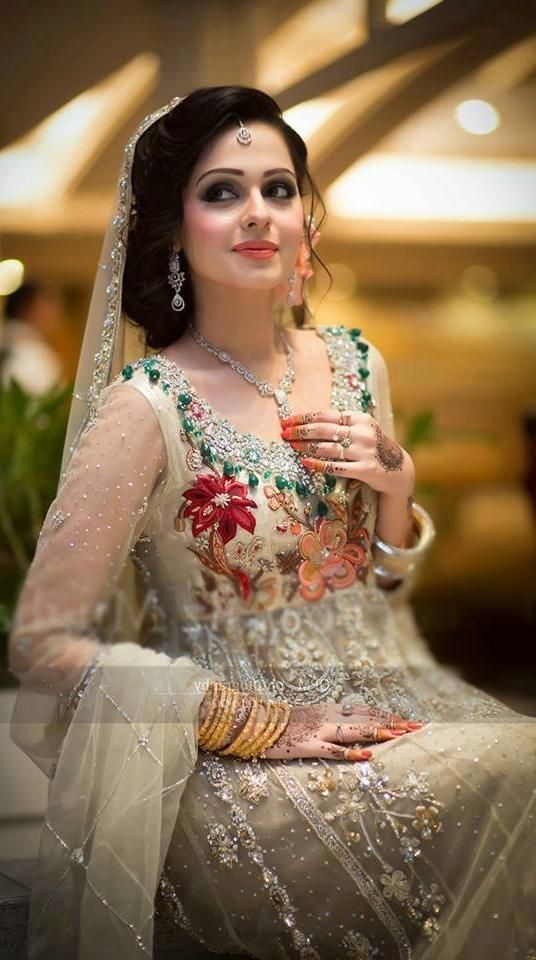 bridal wedding hairstyles trends 2016-2017