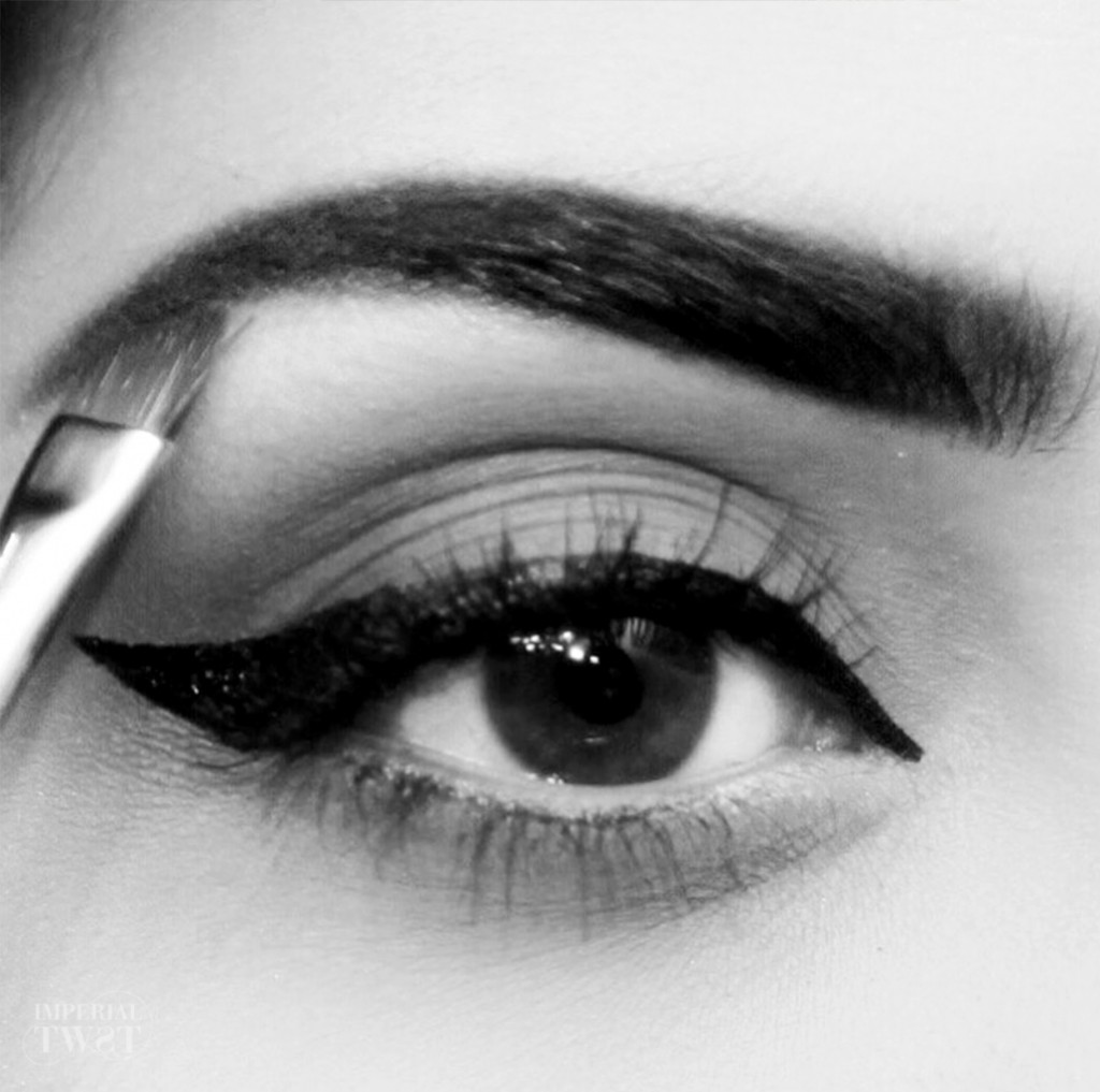 Top 7 Best Eyeliner Styles & Shapes To Make Eyes Bigger