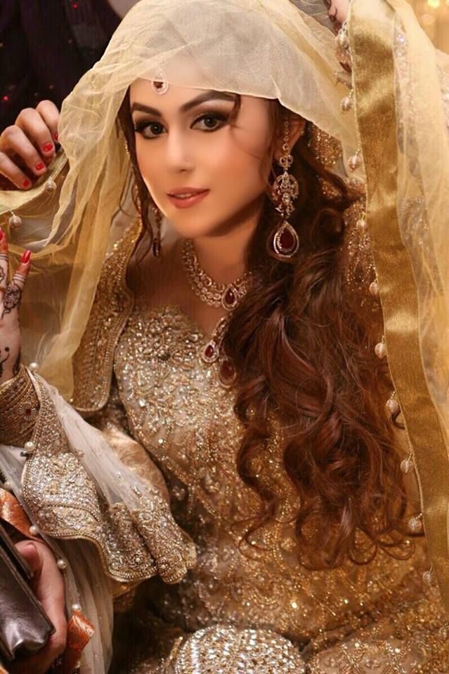 Beautiful Pakistani Bridal Dress and Hairstyle