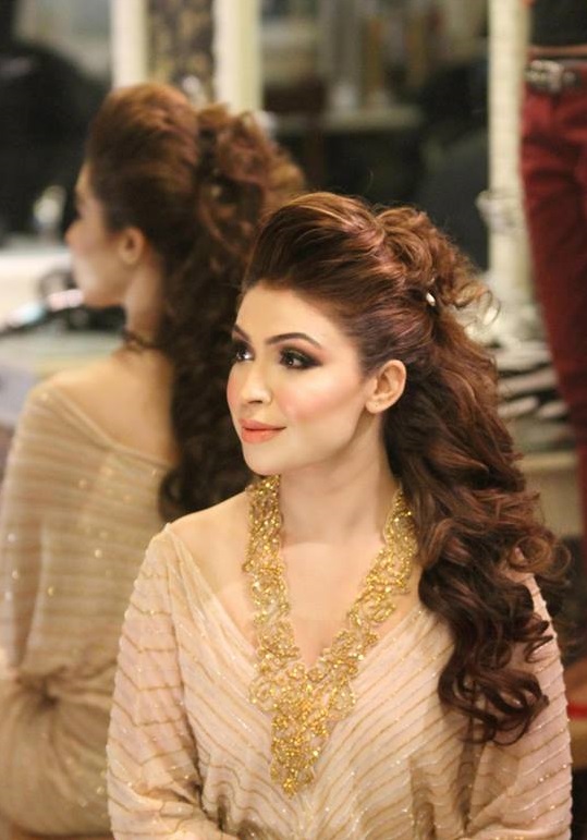 Best Open Hairstyles For Party 202324 In Pakistan  FashionEven