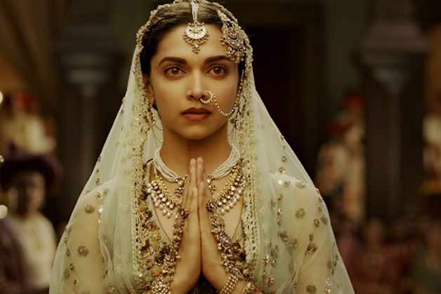 Deepika Padakoune Dresses in Bajirao Mastani by Designer Anju Modi (7) - Deepika Padakoune Dresses in Bajirao Mastani by Designer Anju Modi (7) -