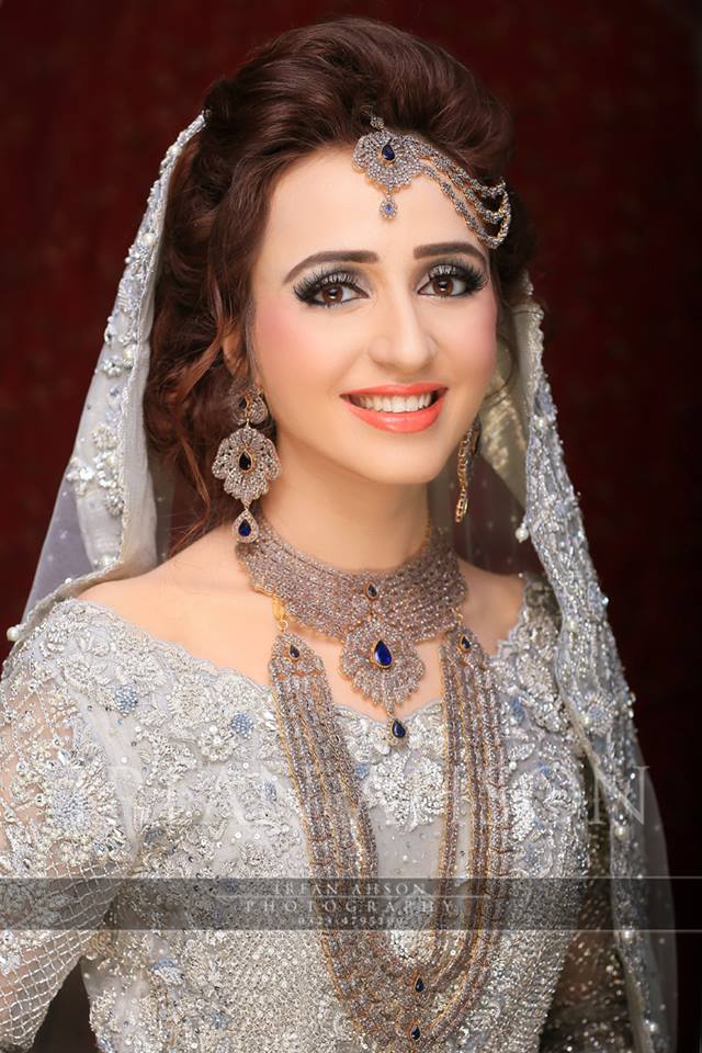 Engagement Bridals, Makeup Tutorial Tips & Dress Ideas 2016-2017 for South Asian Bridals (17)