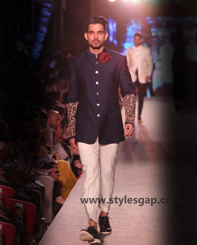 Manish Malhotra Wedding Sherwanis & Party Suits for Men 2016-2017 Collection (2)