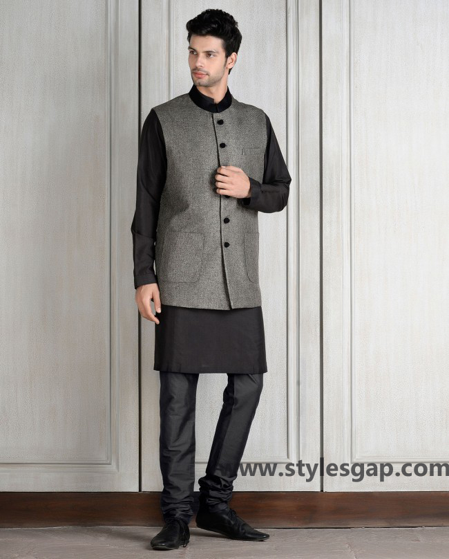 Manish Malhotra Wedding Sherwanis & Party Suits for Men 2016-2017 Collection (25)
