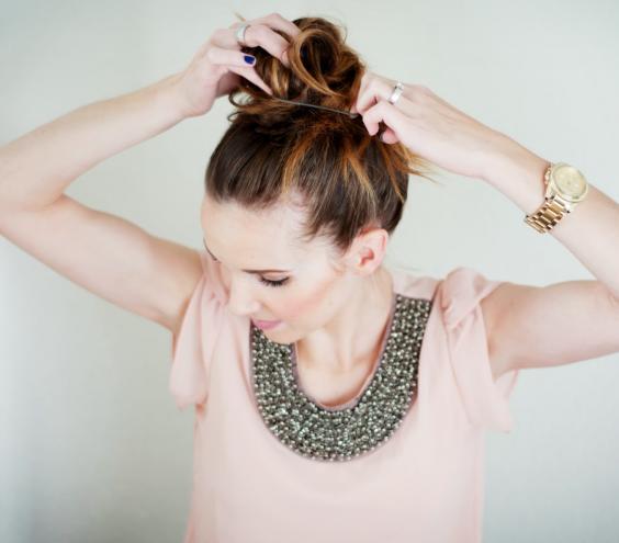 MESSY TOP KNOT