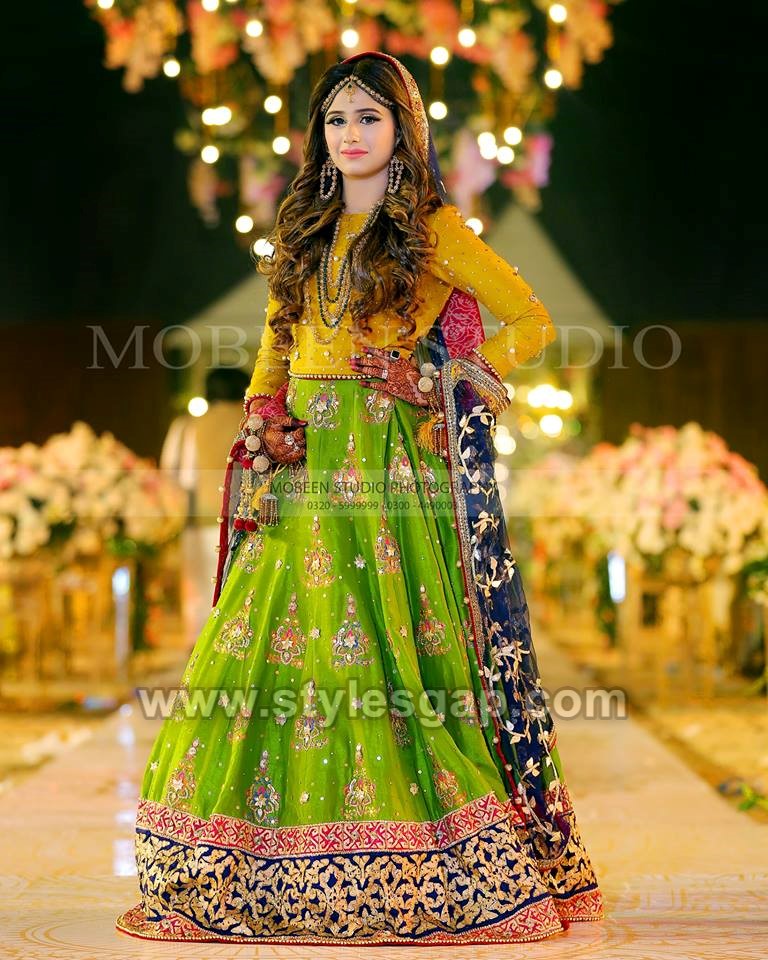 bridal dresses for mehndi