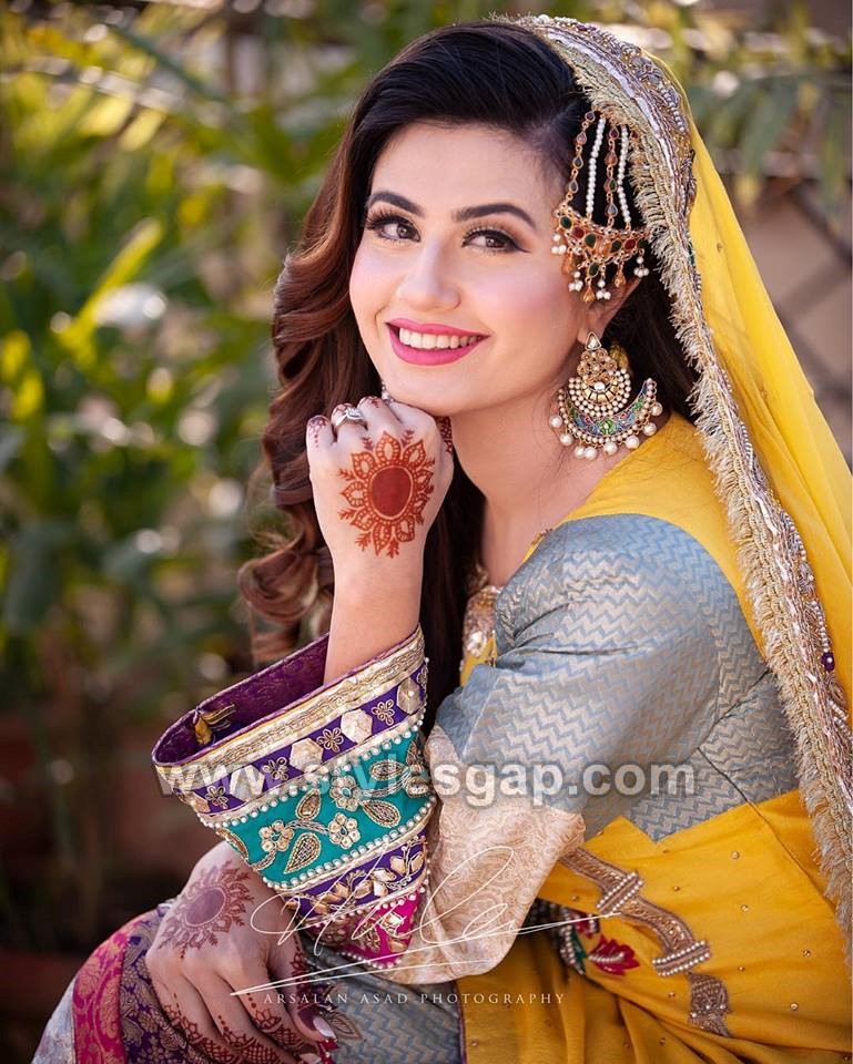 jamawar lehenga for mehndi