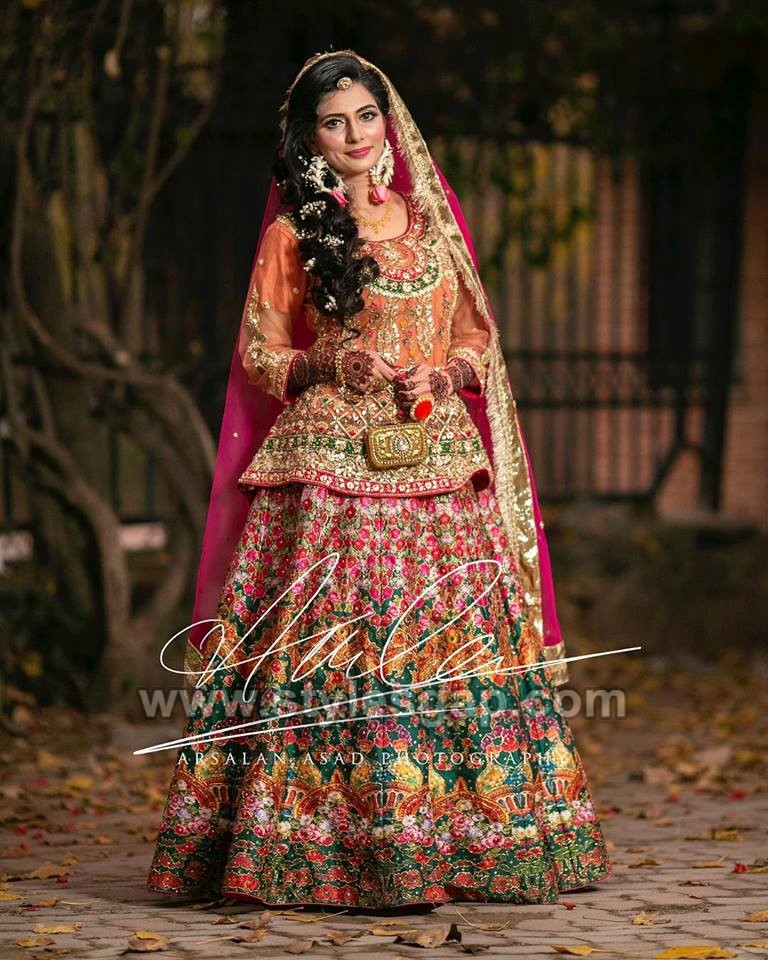 mehndi dresses lehenga