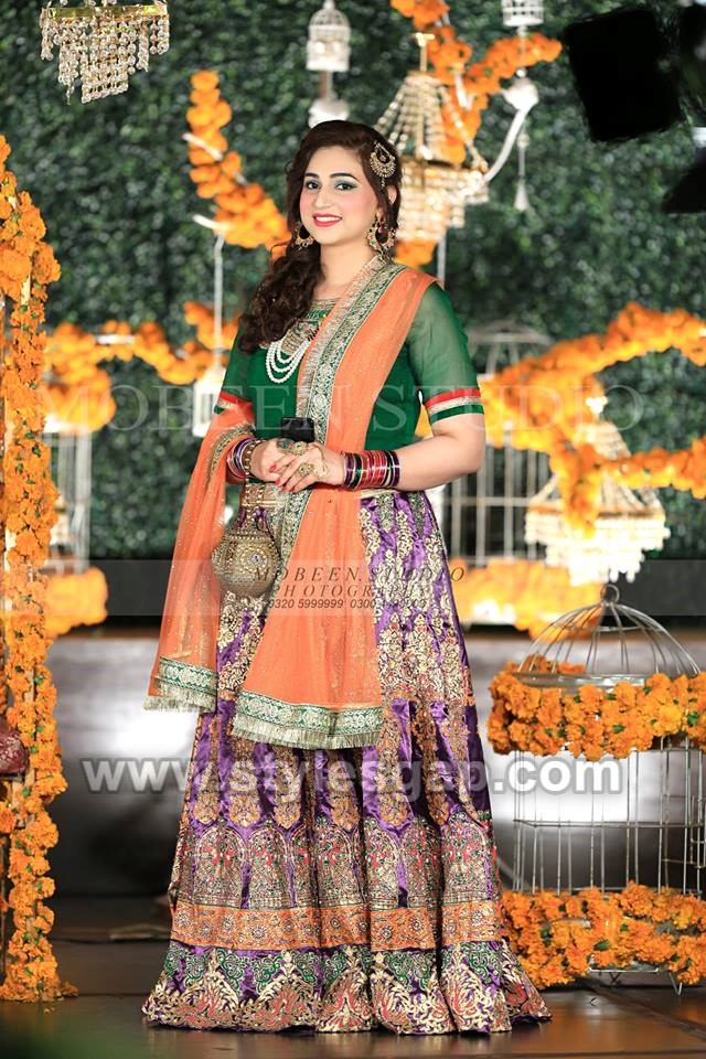 mehndi lehnga style