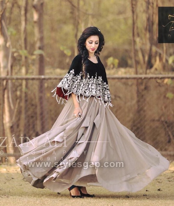 Gowns - Upto 50% to 80% OFF on Indian Gowns Designs Online at Best Prices  In India | Flipkart.com