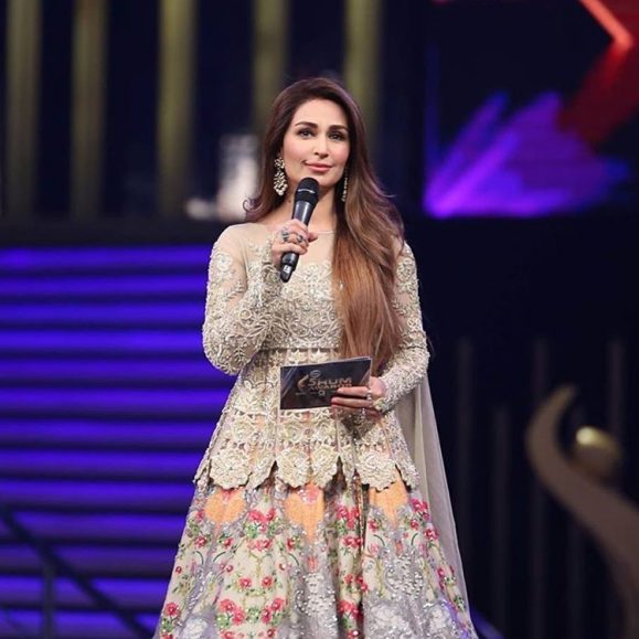 Top 10 Best Dressed Celebrities at PEL 5th Hum Awards 2017