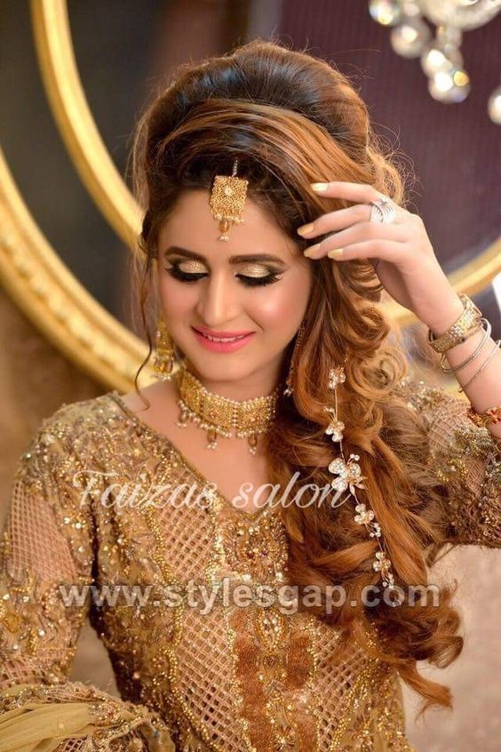 Love this Look!💜 | Pakistani wedding hairstyles, Hair style on saree,  Bridal hair buns