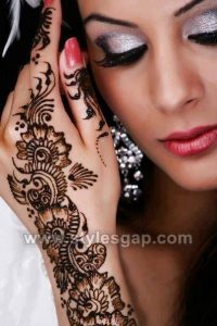 Chic Glitter Mehndi Designs (21)