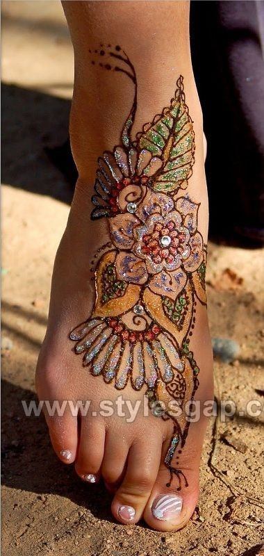 Light Glitter Mehndi Designs (2)