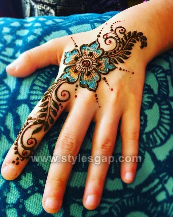 Light Glitter Mehndi Designs (3)