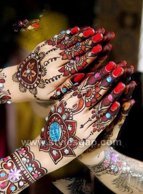 Stylish Wedding Glitter Mehndi Designs (7)