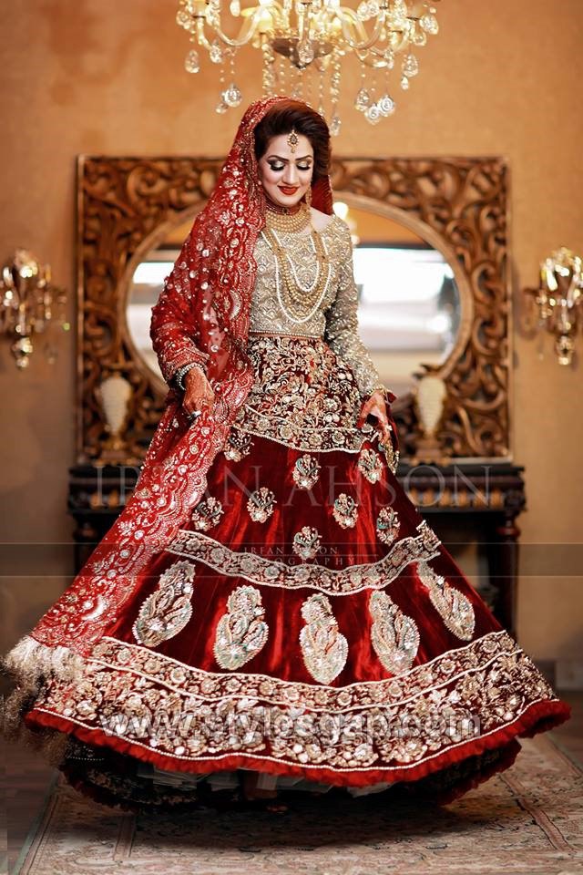 red bridal lehenga pakistani 2018