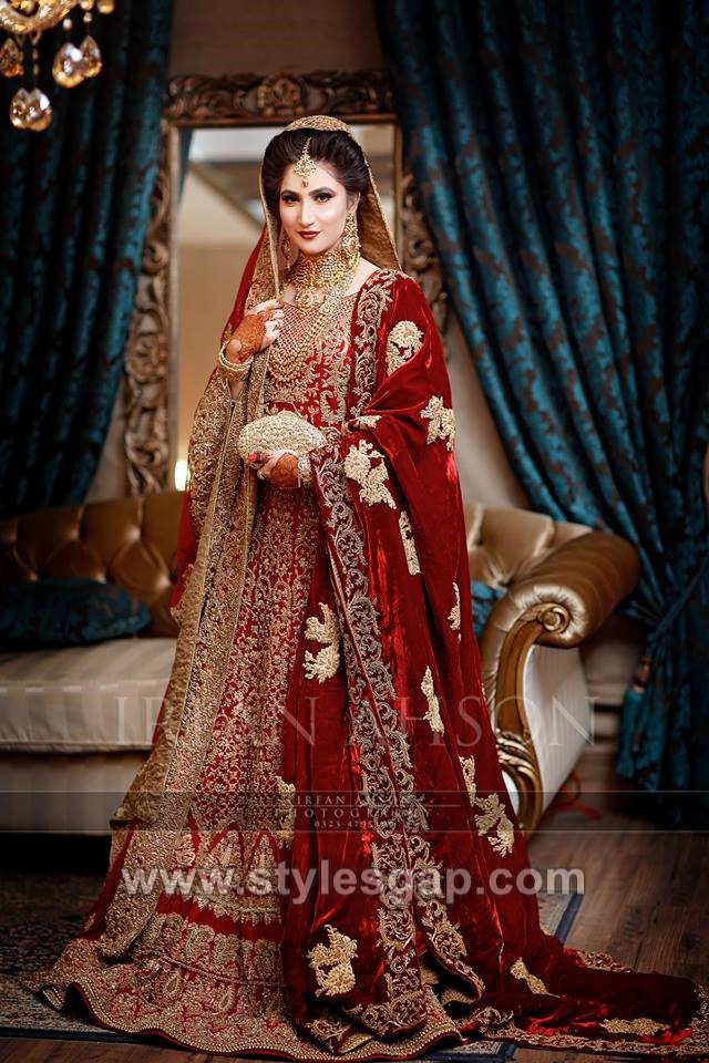 Red lehenga dulhan pakistani style sales