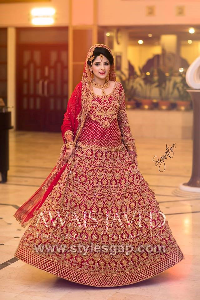 red lehenga pakistani bridal