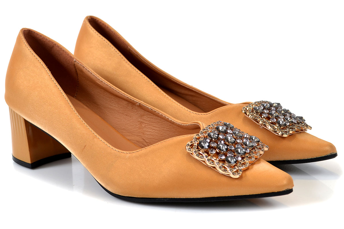 metro chappals for ladies