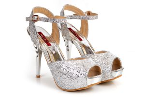 Metro Shoes Stylish Winter Footwear Designs